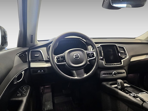 Volvo XC90 7 of 17