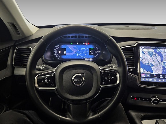 Volvo XC90 8 of 17