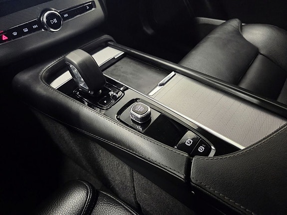 Volvo XC90 12 of 17
