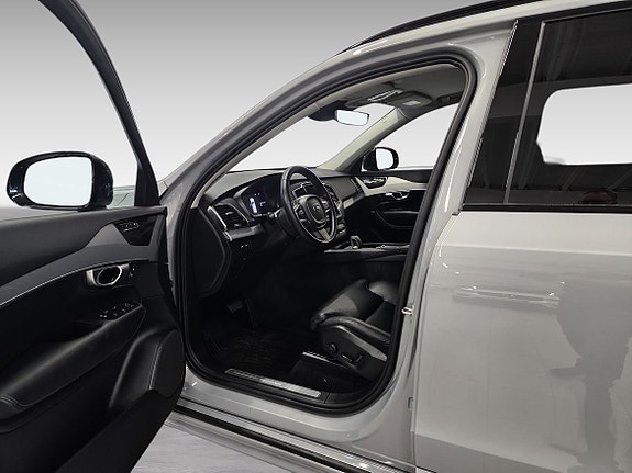 Volvo XC90 13 of 17