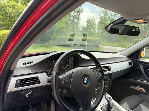 BMW 316d 2 of 4