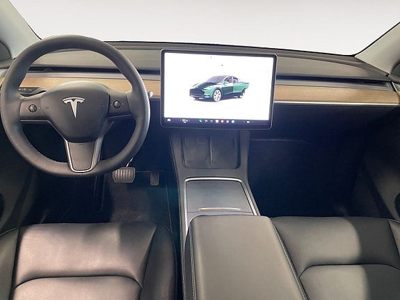 Tesla Model Y 10 of 24