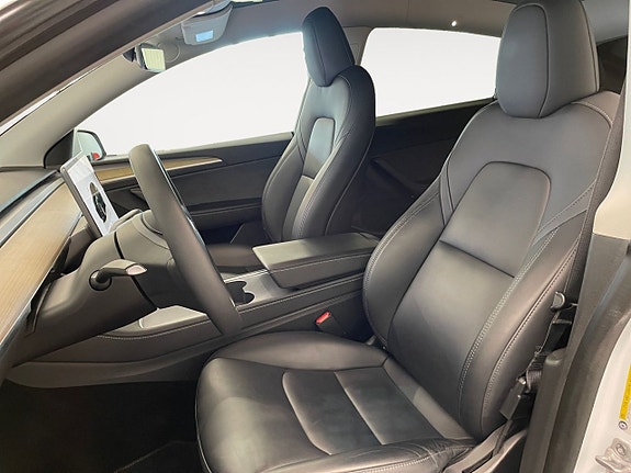 Tesla Model Y 9 of 24