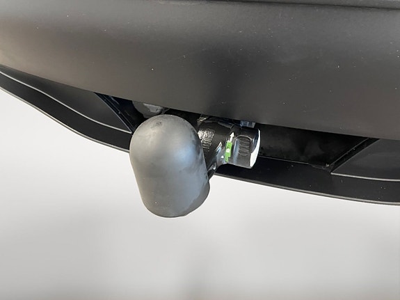 Tesla Model Y 19 of 24