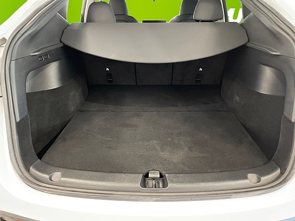 Tesla Model Y 15 of 24