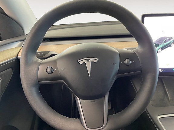 Tesla Model Y 12 of 24