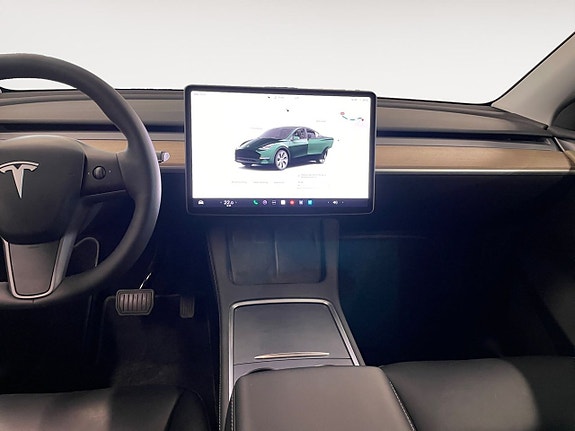 Tesla Model Y 11 of 24