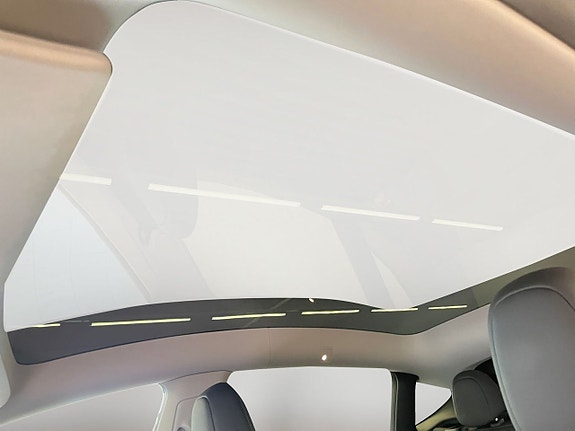 Tesla Model Y 18 of 24