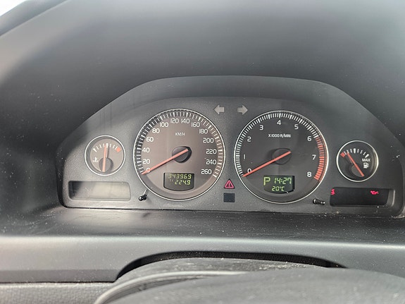 Volvo V70 4 of 5