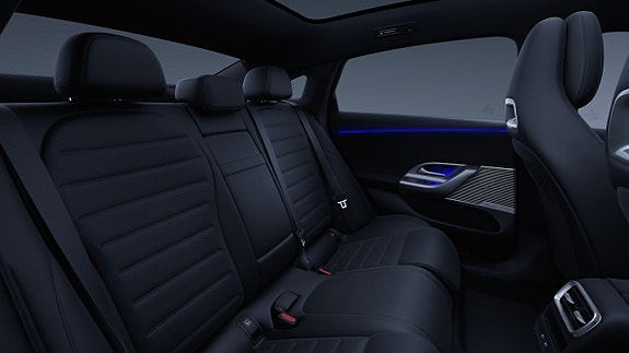 Mercedes-Benz C400 14 of 16