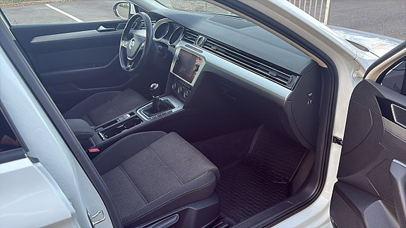 Volkswagen Passat 7 of 12