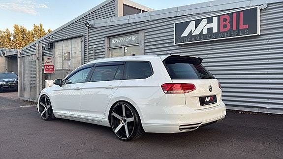 Volkswagen Passat 2 of 12