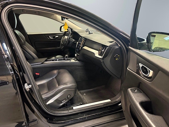 Volvo V60 Cross Country 9 of 20