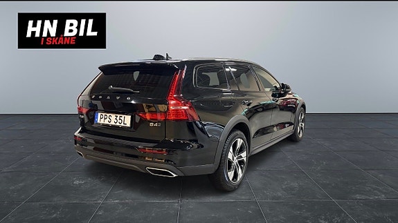 Volvo V60 Cross Country 4 of 5