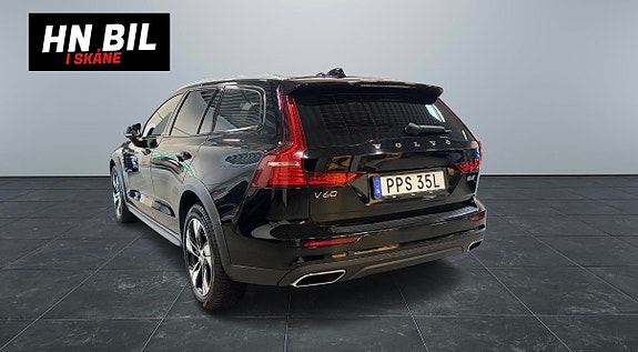Volvo V60 Cross Country 3 of 5
