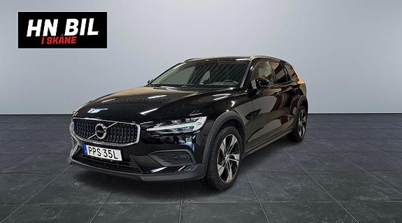 Volvo V60 Cross Country 2 of 5