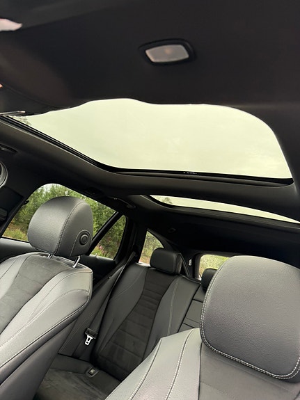 Mercedes-Benz E220 3 of 5