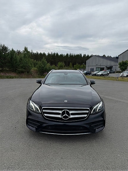 Mercedes-Benz E220 5 of 5