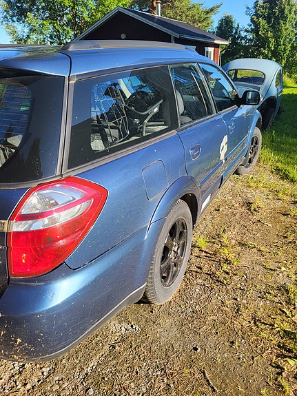 Subaru Outback 3 of 5