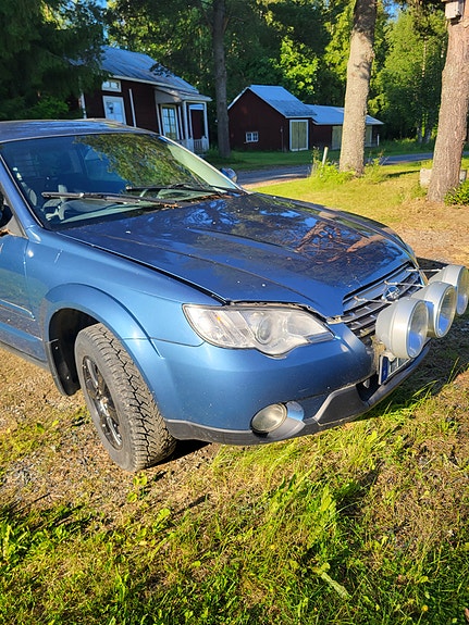 Subaru Outback 2 of 5