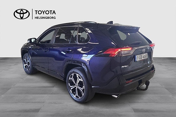 Toyota RAV4 4 of 5