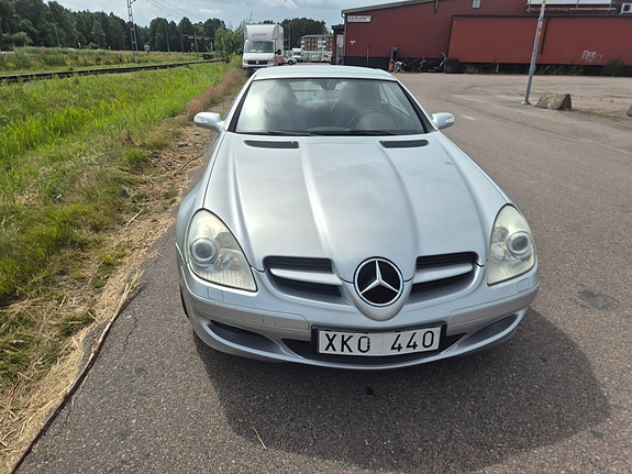 Mercedes-Benz SLK200 4 of 5