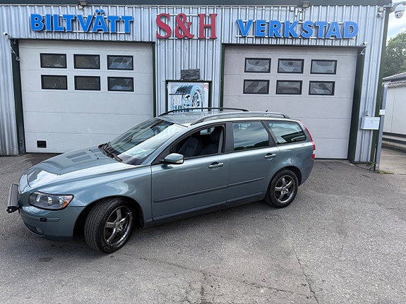 Volvo V50 3 of 6