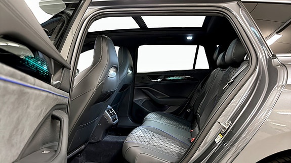 Volkswagen Passat 11 of 12