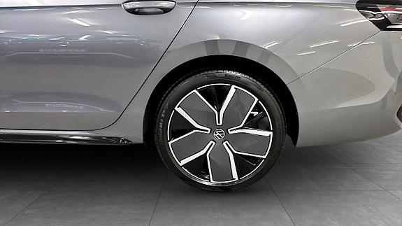 Volkswagen Passat 6 of 12