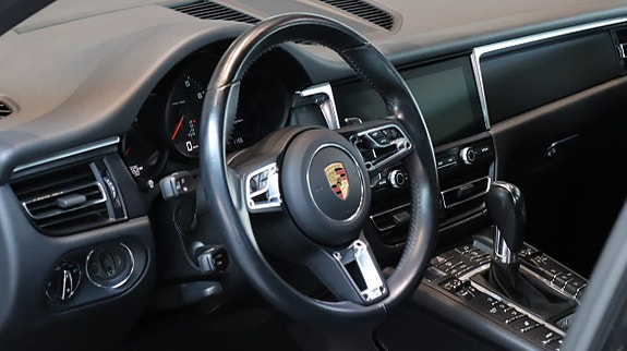 Porsche Macan 4 of 5