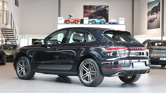 Porsche Macan 2 of 5