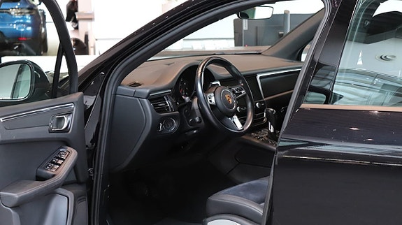 Porsche Macan 5 of 5
