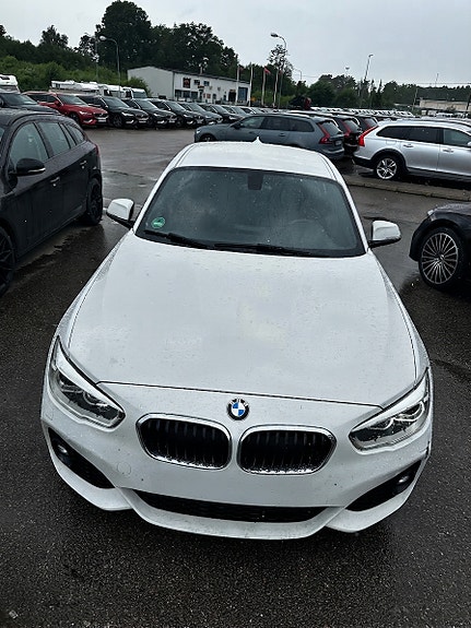 BMW 120i 3 of 7