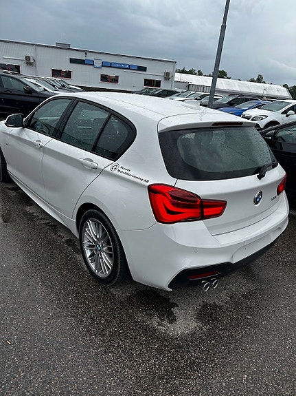 BMW 120i 2 of 7