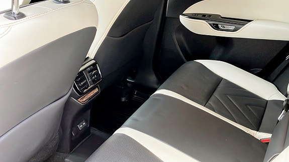 Lexus NX450h+ 12 of 14