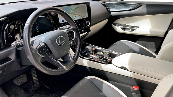 Lexus NX450h+ 7 of 14