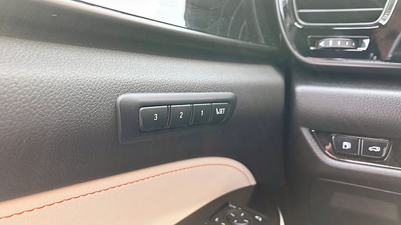 Lexus NX450h+ 11 of 14