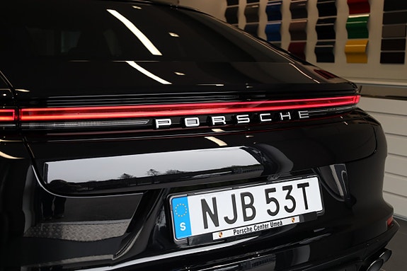 Porsche Panamera 4 10 of 27