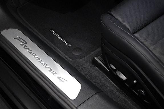 Porsche Panamera 4 13 of 27