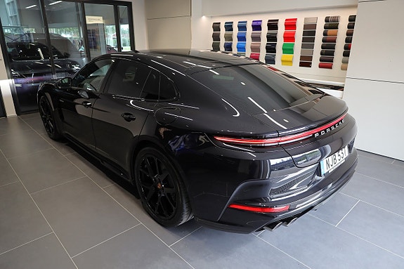 Porsche Panamera 4 8 of 27