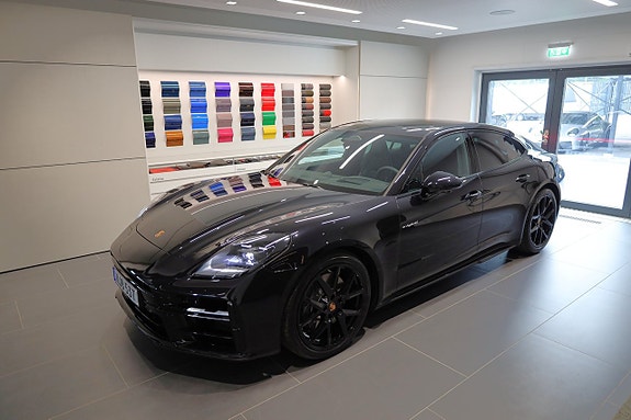 Porsche Panamera 4 2 of 5
