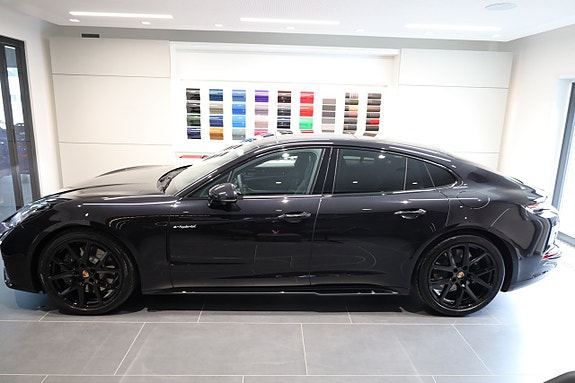 Porsche Panamera 4 4 of 5