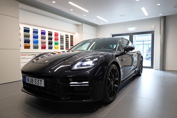 Porsche Panamera 4 3 of 5