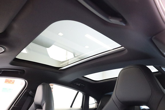 Porsche Panamera 4 15 of 27