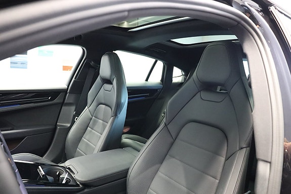 Porsche Panamera 4 14 of 27