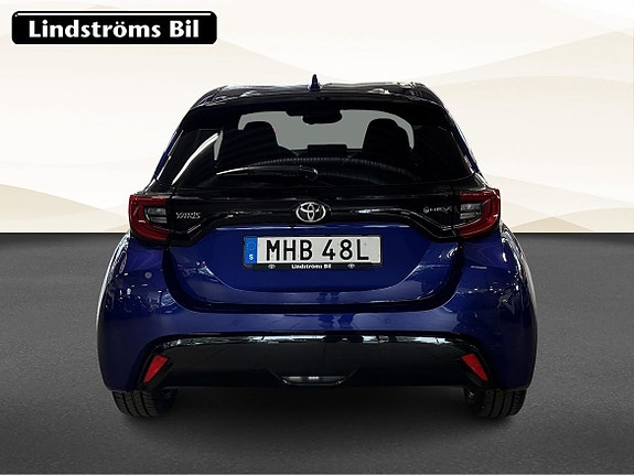 Toyota Yaris 8 of 18