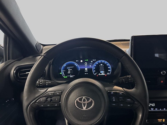 Toyota Yaris 14 of 18