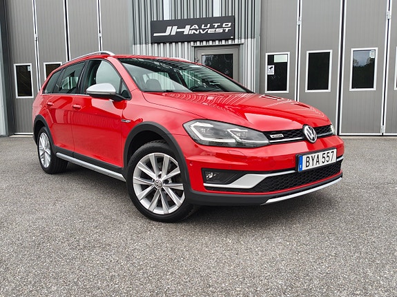 Volkswagen Golf Alltrack 2 of 5