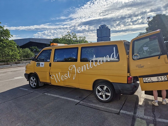 Volkswagen Caravelle 4 of 5