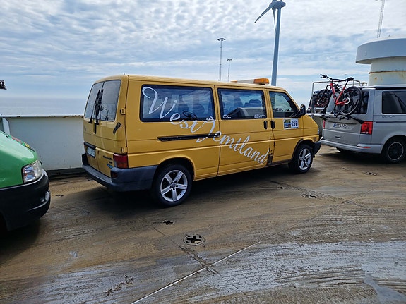 Volkswagen Caravelle 3 of 5
